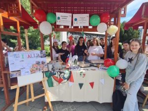 Stojnica z italijanskimi dobrotami.
